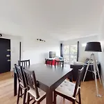 4-Rooms Apartment With Parking In Nantes