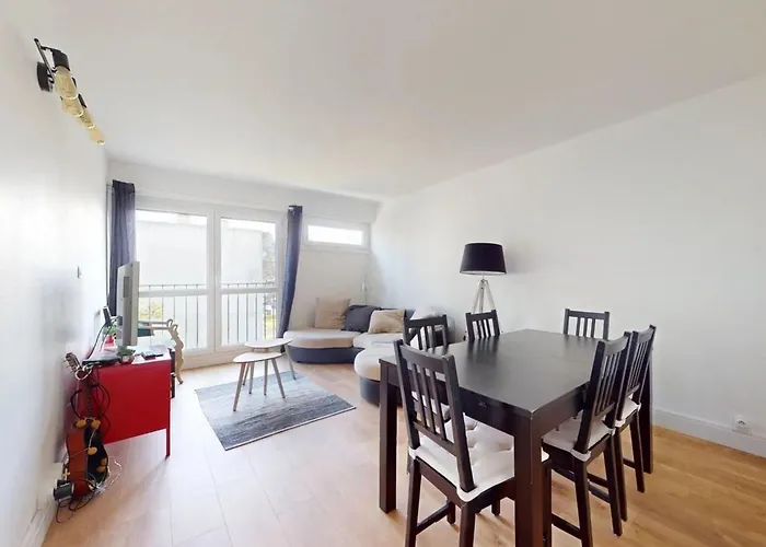 4-Rooms Apartment With Parking In Nantes