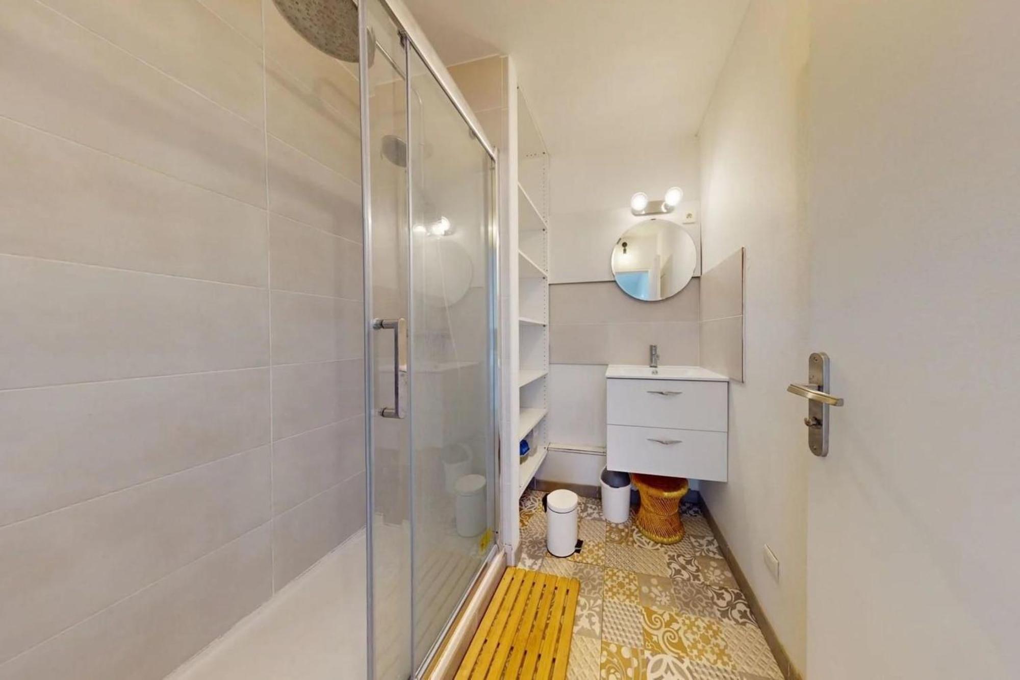 4-rooms With Parking In