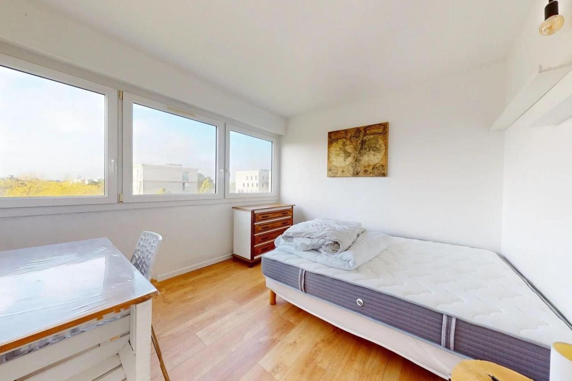 4-rooms With Parking In Appartement *