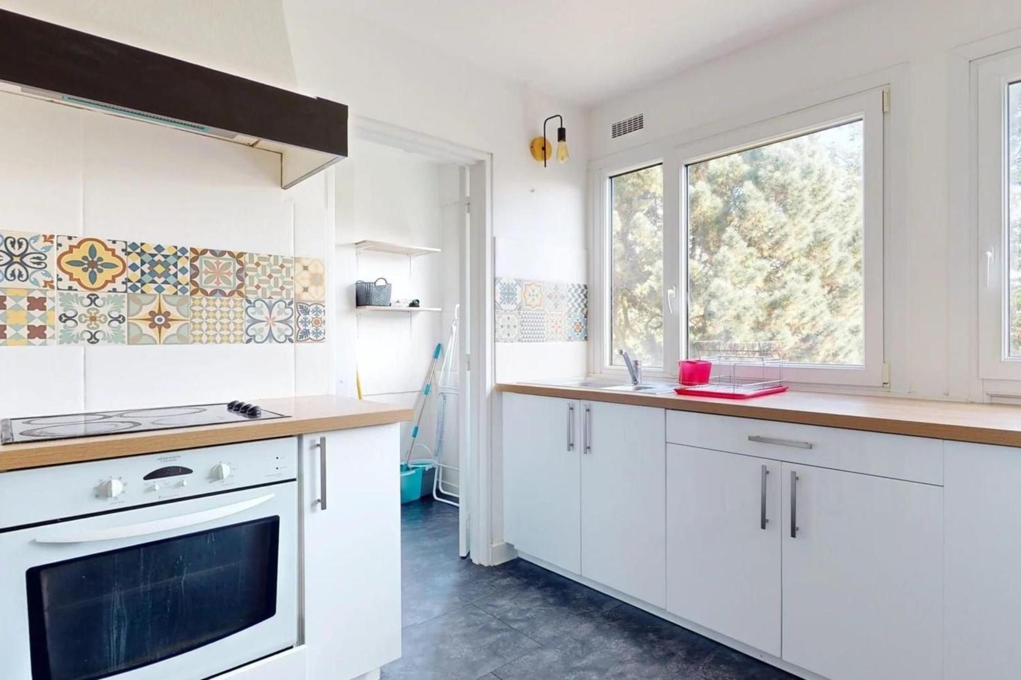 4-rooms With Parking In * Nantes